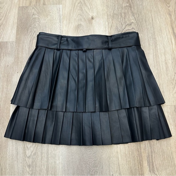 NWT &Merci Tiered Black Pleated Mini Skirt size L - Picture 2 of 5